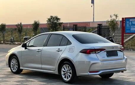 Toyota Corolla, 2022 год, 1 350 000 рублей, 5 фотография