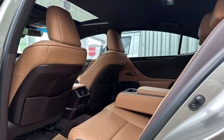 Lexus ES VII, 2022 год, 3 000 000 рублей, 9 фотография