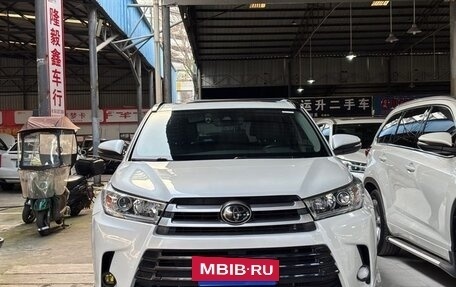 Toyota Highlander, 2021 год, 3 224 030 рублей, 2 фотография