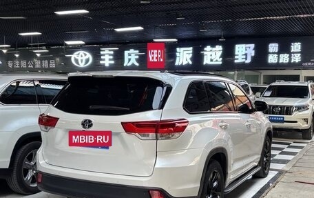 Toyota Highlander, 2021 год, 3 224 030 рублей, 4 фотография