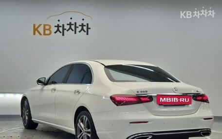 Mercedes-Benz E-Класс, 2022 год, 3 710 010 рублей, 2 фотография