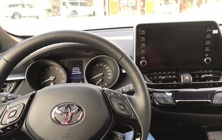 Toyota C-HR I рестайлинг, 2020 год, 3 100 000 рублей, 5 фотография