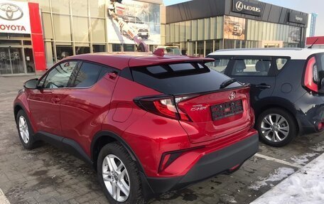 Toyota C-HR I рестайлинг, 2020 год, 3 100 000 рублей, 3 фотография