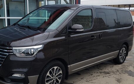 Hyundai Grand Starex Grand Starex I рестайлинг 2, 2018 год, 3 420 000 рублей, 2 фотография