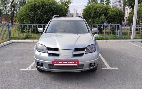 Mitsubishi Outlander III рестайлинг 3, 2005 год, 645 000 рублей, 4 фотография