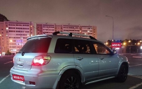 Mitsubishi Outlander III рестайлинг 3, 2005 год, 645 000 рублей, 8 фотография