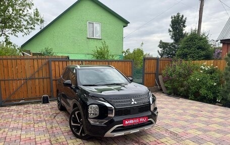 Mitsubishi Outlander, 2023 год, 4 790 000 рублей, 1 фотография