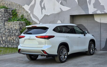 Toyota Highlander, 2025 год, 5 000 000 рублей, 3 фотография