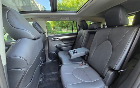 Toyota Highlander, 2025 год, 5 000 000 рублей, 20 фотография