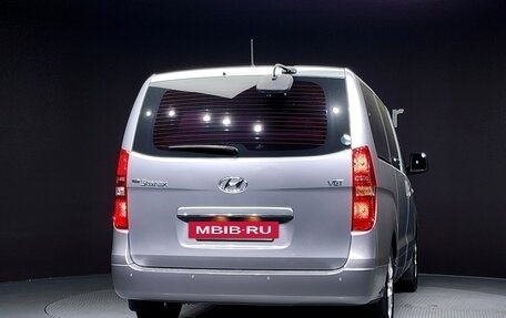 Hyundai Grand Starex Grand Starex I рестайлинг 2, 2020 год, 2 387 000 рублей, 13 фотография