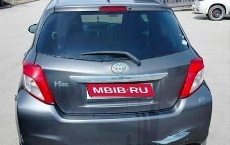 Toyota Vitz, 2012 год, 650 000 рублей, 3 фотография