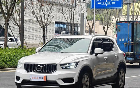 Volvo XC40 I, 2022 год, 1 770 000 рублей, 2 фотография