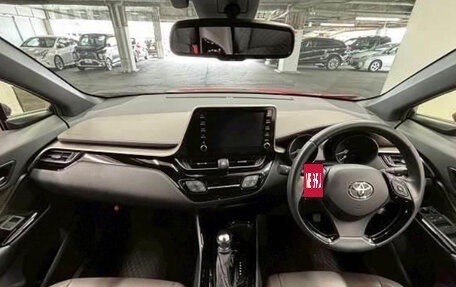 Toyota C-HR I рестайлинг, 2022 год, 1 395 000 рублей, 5 фотография