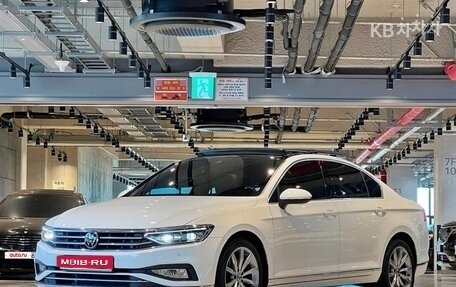 Volkswagen Passat B8 рестайлинг, 2022 год, 2 597 000 рублей, 1 фотография