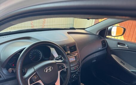 Hyundai Solaris II рестайлинг, 2015 год, 930 000 рублей, 4 фотография