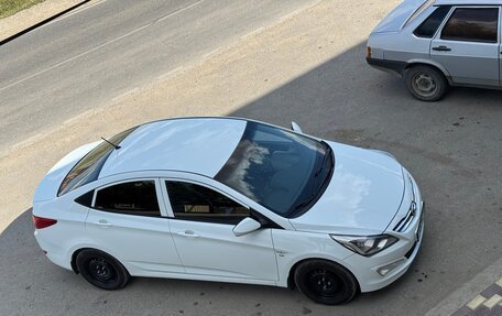 Hyundai Solaris II рестайлинг, 2015 год, 930 000 рублей, 2 фотография