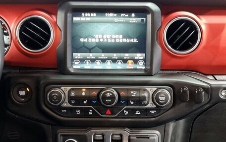 Jeep Wrangler, 2021 год, 3 350 000 рублей, 10 фотография
