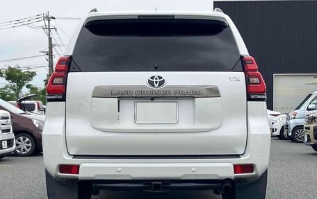 Toyota Land Cruiser Prado 150 рестайлинг 2, 2021 год, 3 199 000 рублей, 3 фотография