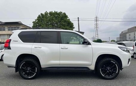 Toyota Land Cruiser Prado 150 рестайлинг 2, 2021 год, 3 199 000 рублей, 2 фотография
