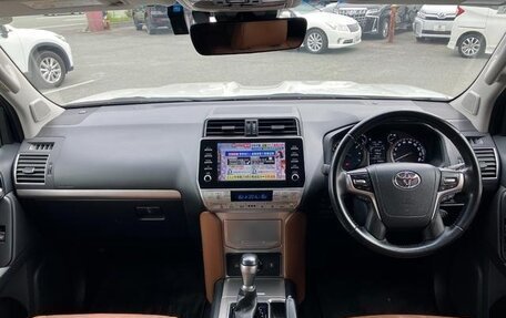 Toyota Land Cruiser Prado 150 рестайлинг 2, 2021 год, 3 199 000 рублей, 7 фотография