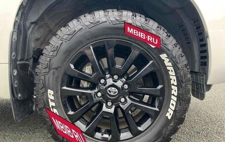 Toyota Land Cruiser Prado 150 рестайлинг 2, 2021 год, 3 199 000 рублей, 24 фотография