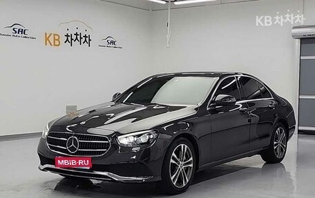 Mercedes-Benz E-Класс, 2022 год, 3 700 000 рублей, 1 фотография