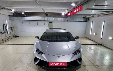 Lamborghini Huracán, 2019 год, 29 000 000 рублей, 5 фотография
