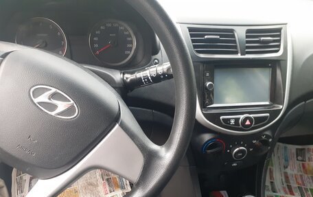 Hyundai Solaris II рестайлинг, 2014 год, 930 000 рублей, 3 фотография