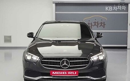 Mercedes-Benz E-Класс, 2022 год, 3 700 000 рублей, 2 фотография
