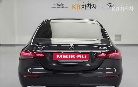 Mercedes-Benz E-Класс, 2022 год, 3 700 000 рублей, 3 фотография