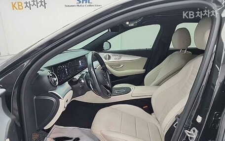 Mercedes-Benz E-Класс, 2022 год, 3 700 000 рублей, 10 фотография