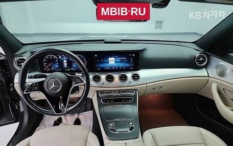 Mercedes-Benz E-Класс, 2022 год, 3 700 000 рублей, 6 фотография