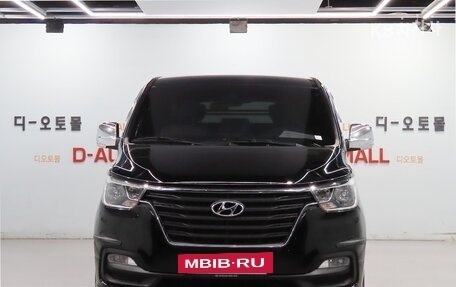 Hyundai Grand Starex Grand Starex I рестайлинг 2, 2021 год, 2 095 030 рублей, 2 фотография