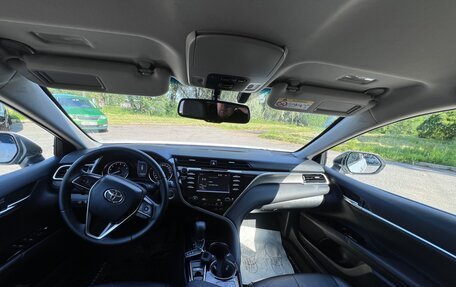 Toyota Camry, 2019 год, 2 300 000 рублей, 7 фотография