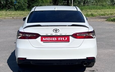 Toyota Camry, 2019 год, 2 300 000 рублей, 2 фотография