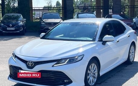 Toyota Camry, 2019 год, 2 300 000 рублей, 6 фотография
