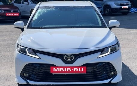 Toyota Camry, 2019 год, 2 300 000 рублей, 4 фотография