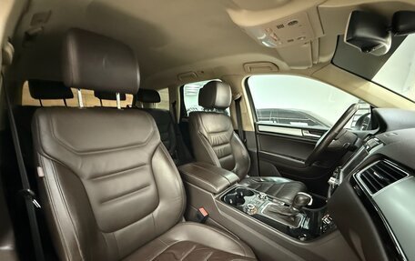 Volkswagen Touareg III, 2011 год, 2 850 000 рублей, 20 фотография