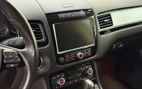 Volkswagen Touareg III, 2011 год, 2 850 000 рублей, 32 фотография