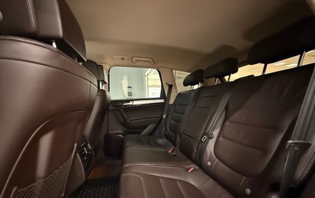 Volkswagen Touareg III, 2011 год, 2 850 000 рублей, 36 фотография