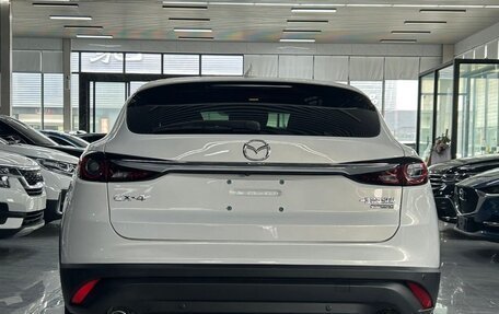 Mazda CX-4, 2021 год, 1 850 000 рублей, 5 фотография