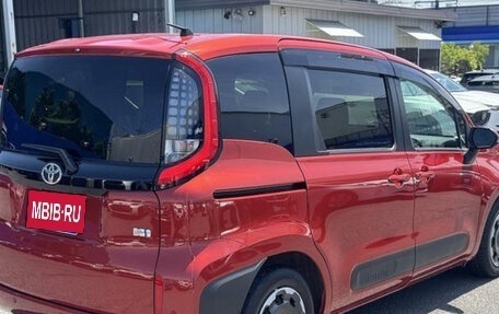 Toyota Sienta, 2022 год, 1 075 000 рублей, 4 фотография