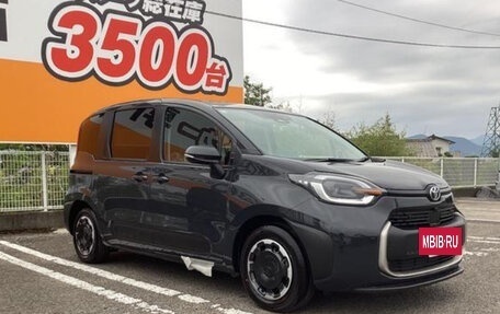 Toyota Sienta, 2022 год, 1 075 000 рублей, 3 фотография