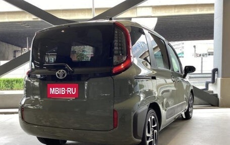 Toyota Sienta, 2022 год, 1 075 000 рублей, 4 фотография