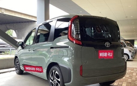 Toyota Sienta, 2022 год, 1 075 000 рублей, 6 фотография