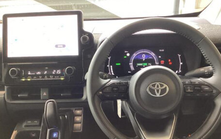 Toyota Sienta, 2022 год, 1 075 000 рублей, 7 фотография
