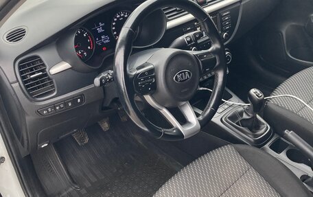KIA Rio IV, 2017 год, 1 370 000 рублей, 6 фотография