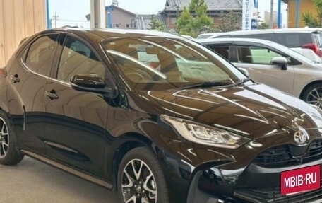 Toyota Yaris, 2022 год, 886 000 рублей, 2 фотография