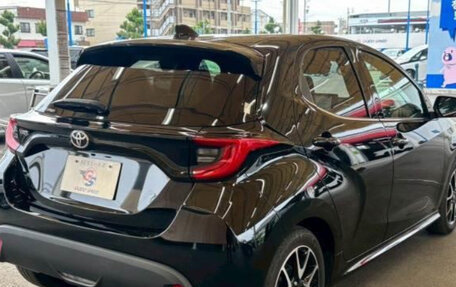 Toyota Yaris, 2022 год, 886 000 рублей, 3 фотография