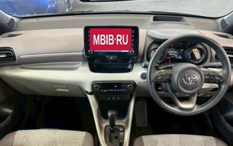 Toyota Yaris, 2022 год, 886 000 рублей, 5 фотография